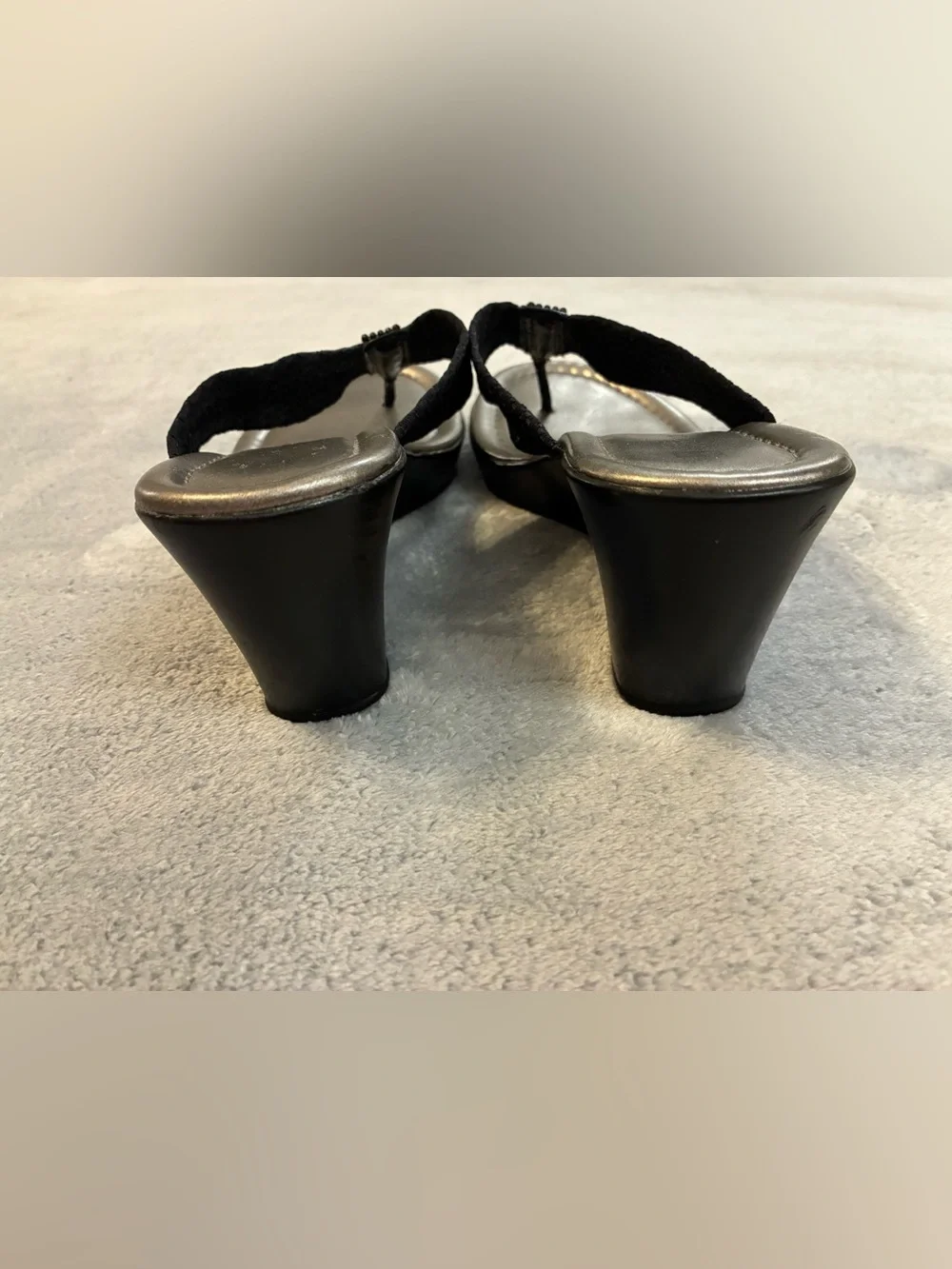 Women's White Mountain Brand Black Rhinestone Wedge Thong Sandals - Size 6